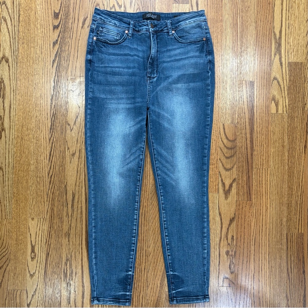 Judy Blue Keepin' Secrets Tummy Control Top Skinny Jeans - Picture 5 of 16
